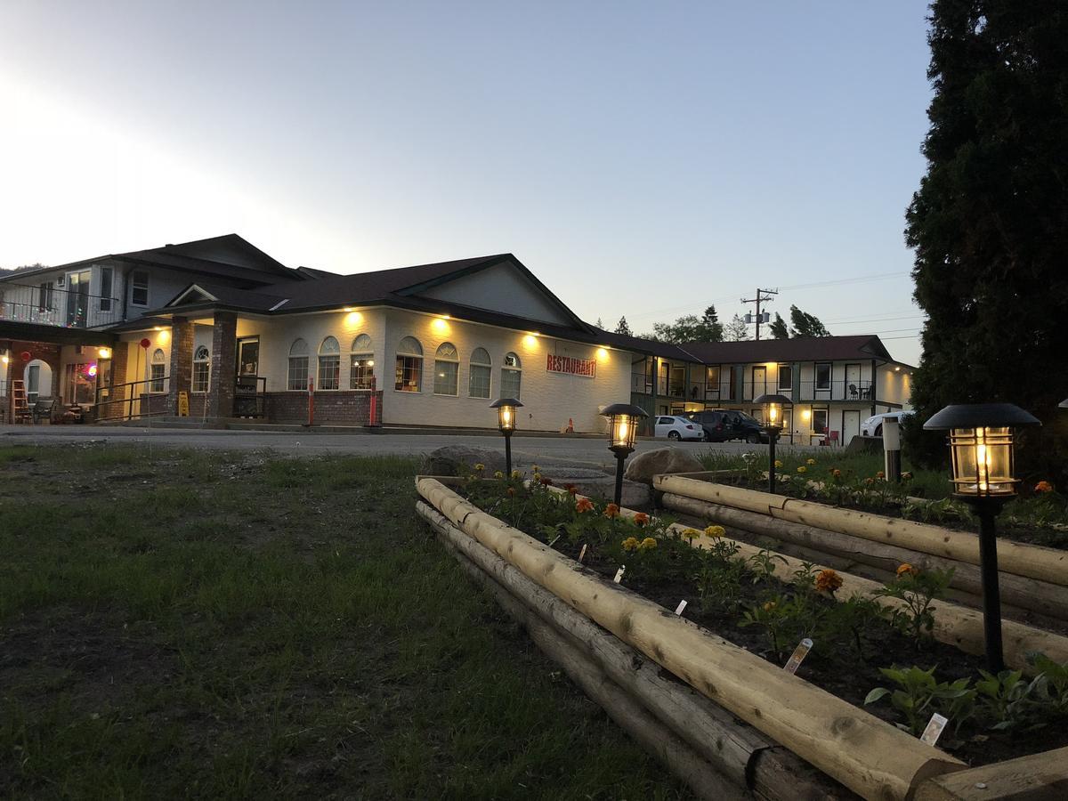 Chase Country Inn Exterior photo
