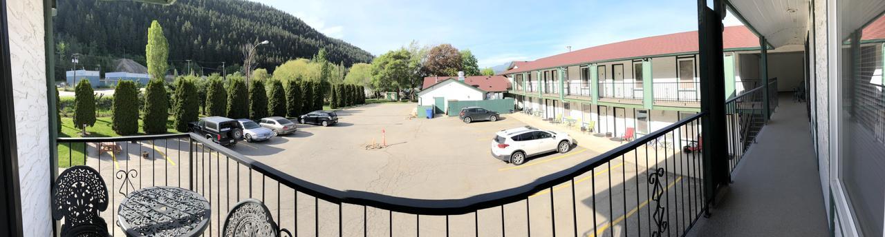 Chase Country Inn Exterior photo