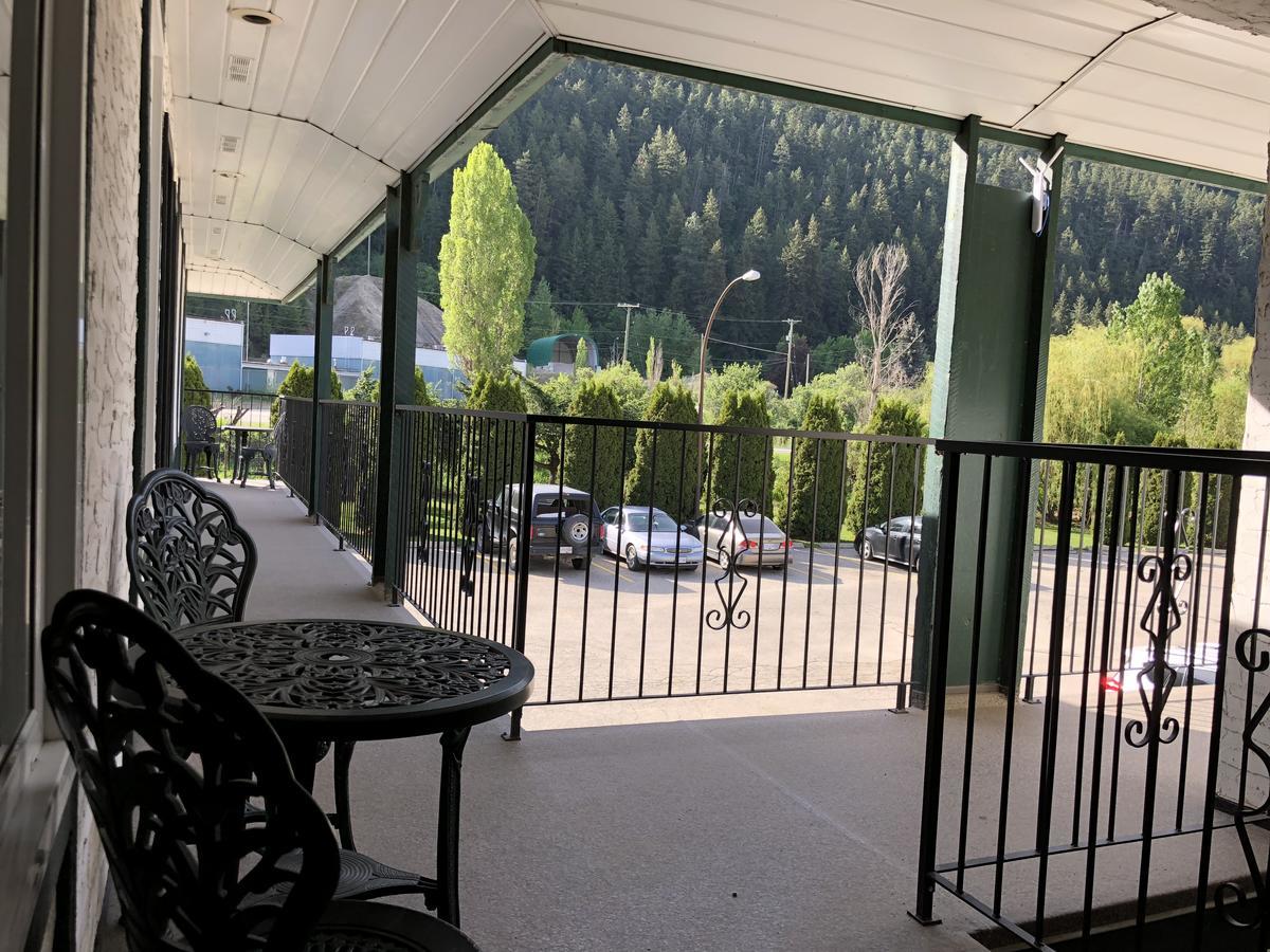 Chase Country Inn Exterior photo