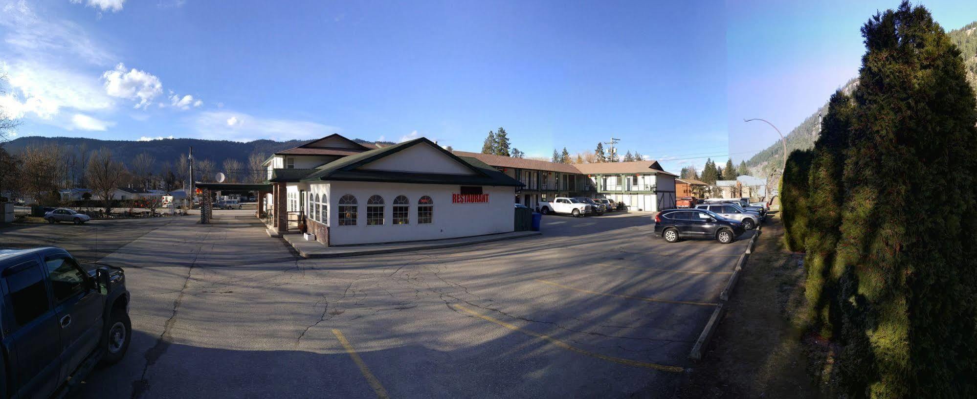 Chase Country Inn Exterior photo