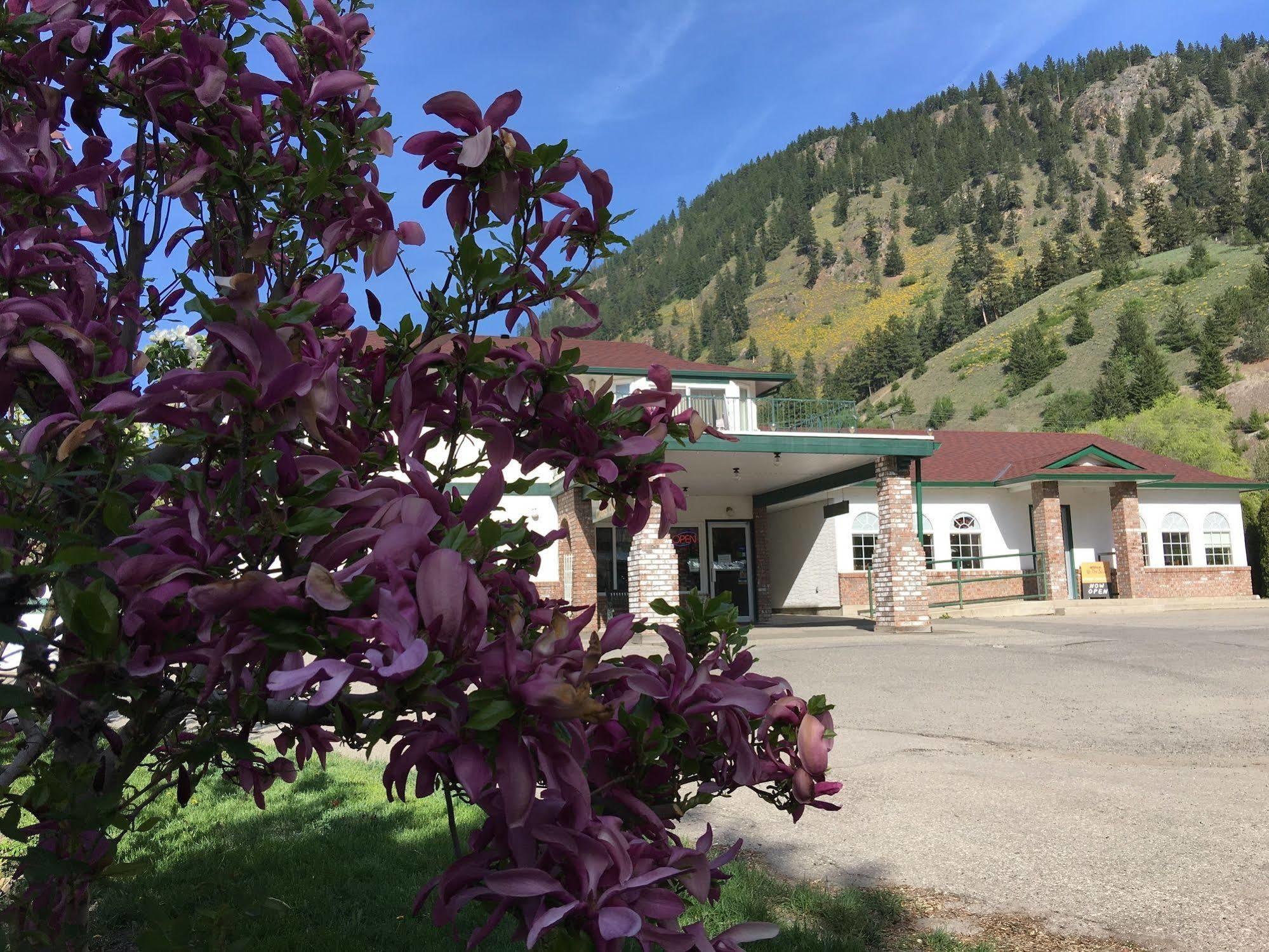 Chase Country Inn Exterior photo